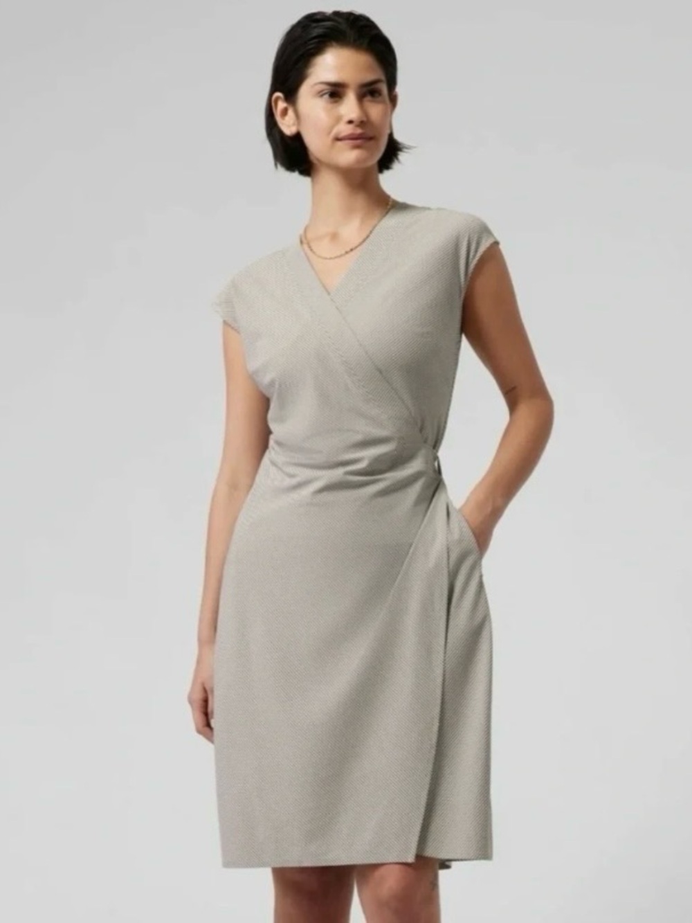Athleta Newport Wrap Dress in Striped Grey/White With‎ Pockets Size Medium